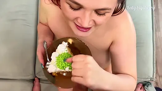 Сюрприз на день рождения сводного братца: хуй в подарок для моей сводной сестры!