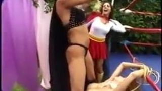 Amazonas-Königin und Super-Mädchen