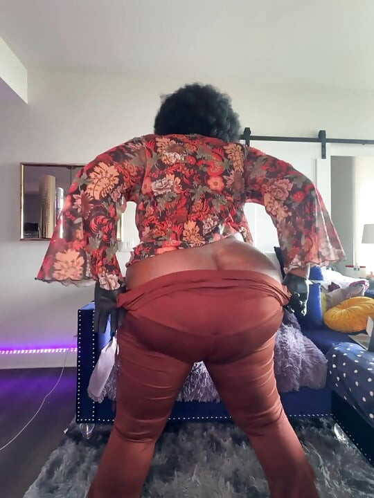 Foxxxy Cleopatra acaricia su bbd