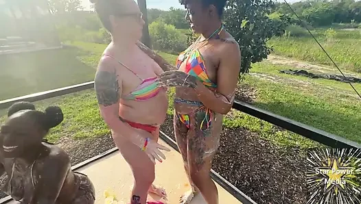 Sahnige Custard Spielzeit: Savanna, Giana, Bleu & Livie Get Schmutzig