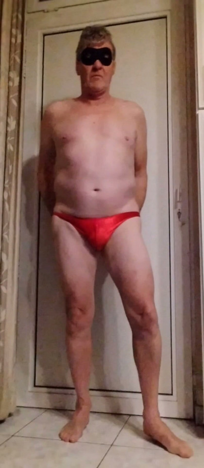 I show myself in lingerie.