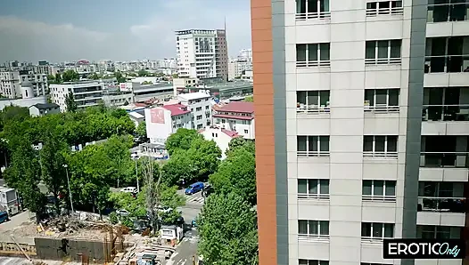 Otel sahibesi genç misafirlerini sikiyor