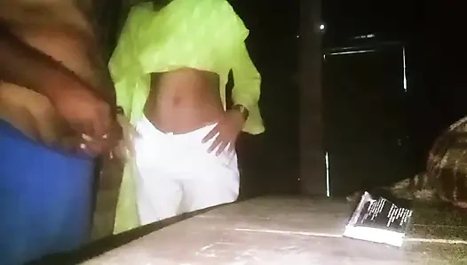 Video seks cepat sarita si kakak ipar india dientot habis-habisan sama istrinya di luar ruangan