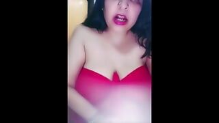 Desi Hindi Sexy Bhabhi Nahá Tančí velká prsa Nafouklé bradavky Lisování románu ukazující