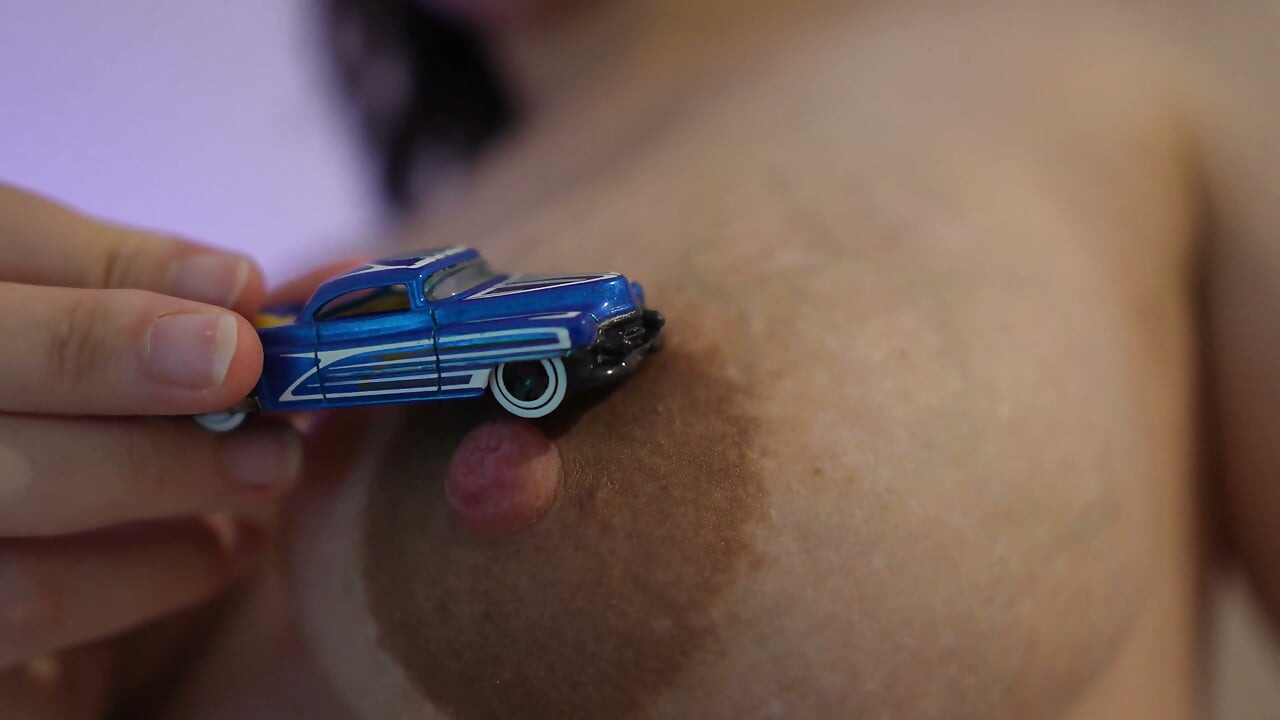 Giantess Girl and Car