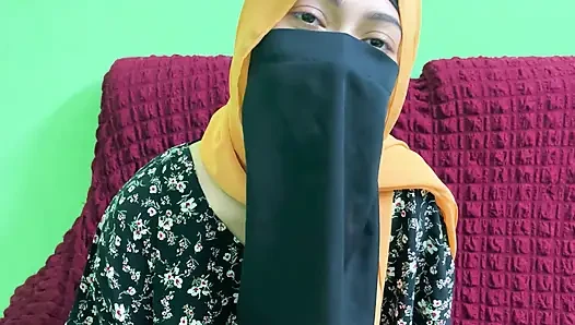 Meddam tolong beri aku waktu aku akan mengatur semua uang
