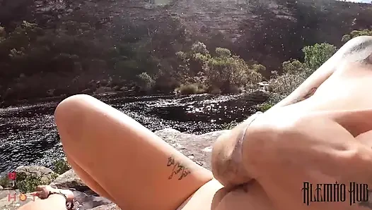 Ngentot Di Hutan Liar Sama Cewek Seksi