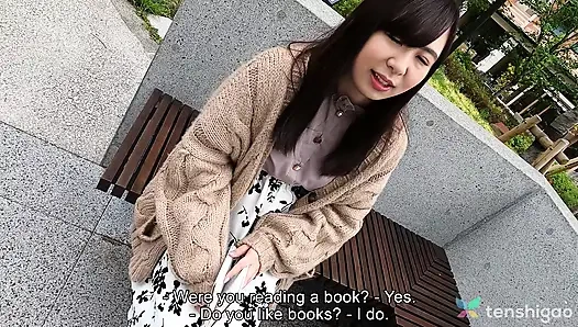 Японская студентка Nozomi Minami встречает нас, чтобы поиграть, обнаженная