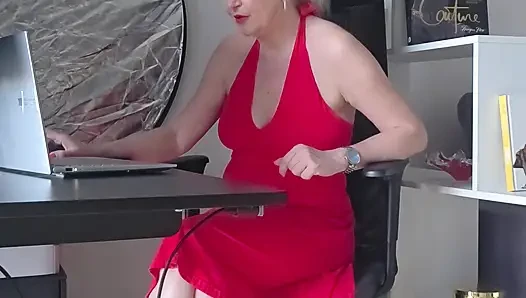 Auntie Getting Horny Online