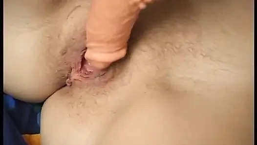 Sarışın sürtük oral seks yapmadan önce ve sonra mastürbasyon yapıyor
