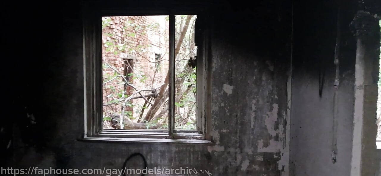 Jebao sam kurvu i sperma je izašla iz njezine guzice, ali svejedno sam joj gurnuo kurac u guzicu i došao drugi put