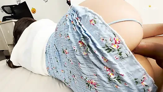 "Мне сегодня 18 лет, отчим, покажи мне, что такое секс, я завидую моим друзьям"