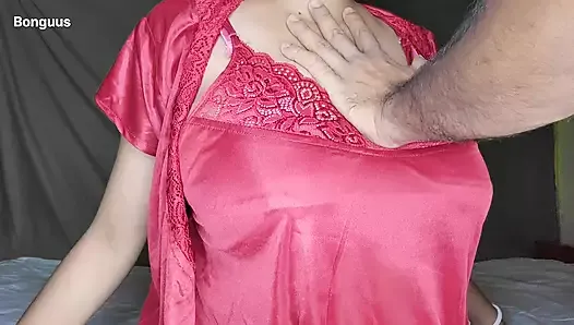 Индийское секс-видео красивой домохозяйки в горячем ночном платье