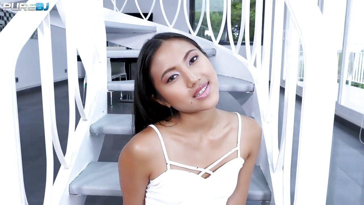 חמודה עם ציצים קטנים מאי תאי רעבה לזין גדול