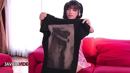 Hinata Tachibana удовлетворяет ее шаловливую сторону, горячая азиатская девушка делает минет с последующим