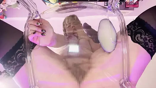 Sen aşağıdan izlerken büyük götlü sarışın sürtük büyük bad dragon dildoya biniyor