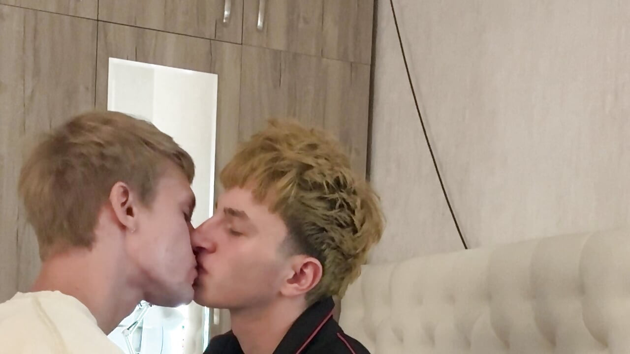 Guy Tastes His Stepbrother's Big and Swallows His