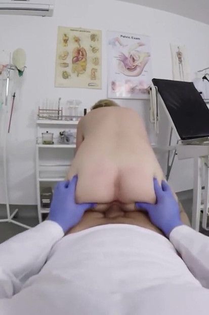 Avó de 75 anos fodida por seu médico