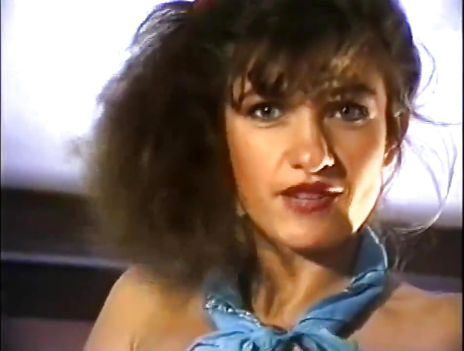 Sexy große möpse masturbieren, dildo spielen