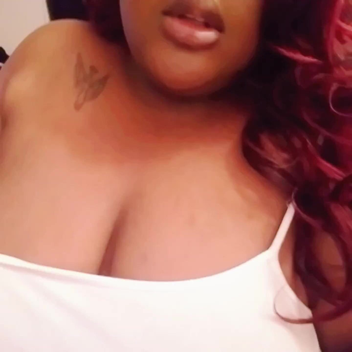 BBW titty play