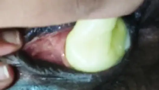 Hintli azgın kız dildoyla mastürbasyon yapıyor