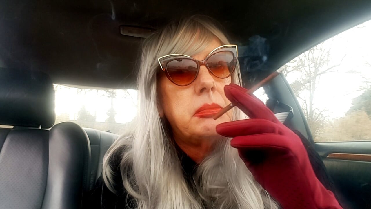 SILVER HAIRED GRANNY RUTHIE TS LOVES SMOKING HER MORE 120 MENTHOLS IN HER CAR