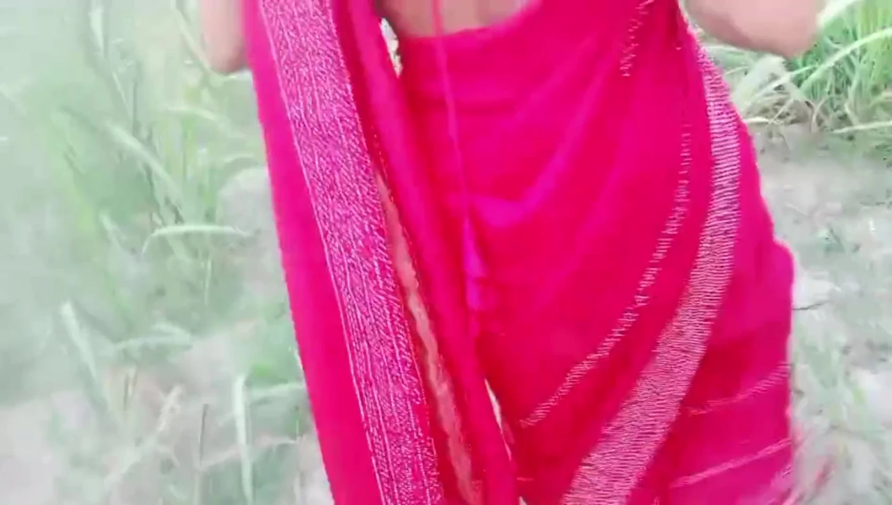 Hot bhabhi ko khet me ghodi banake chudai kiya
