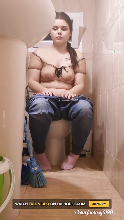 Наблюдаю за мной в туалете 2