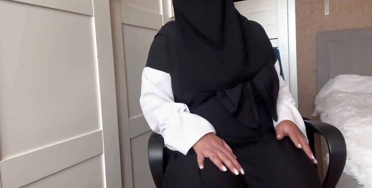 Tante hot arab dengan stoking ketat lagi asik masturbasi sampai muncrat