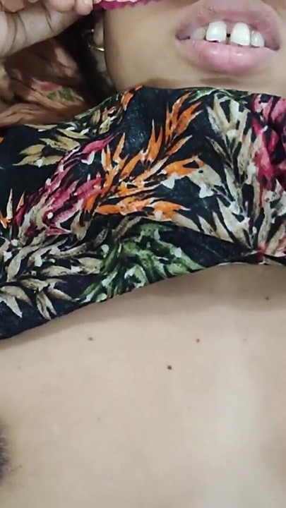 Memek berbulu besar desi toket besar mengentotku. Pertama kali dicrot sperma dua kali closeup, video seks sambil ngomong jorok | Klip 1