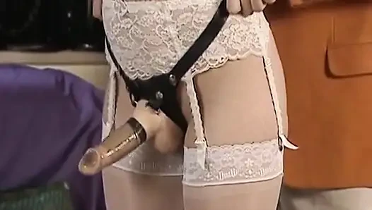 Almanya'dan mükemmel sürtükler takma yarakla sikişirken yakalandı