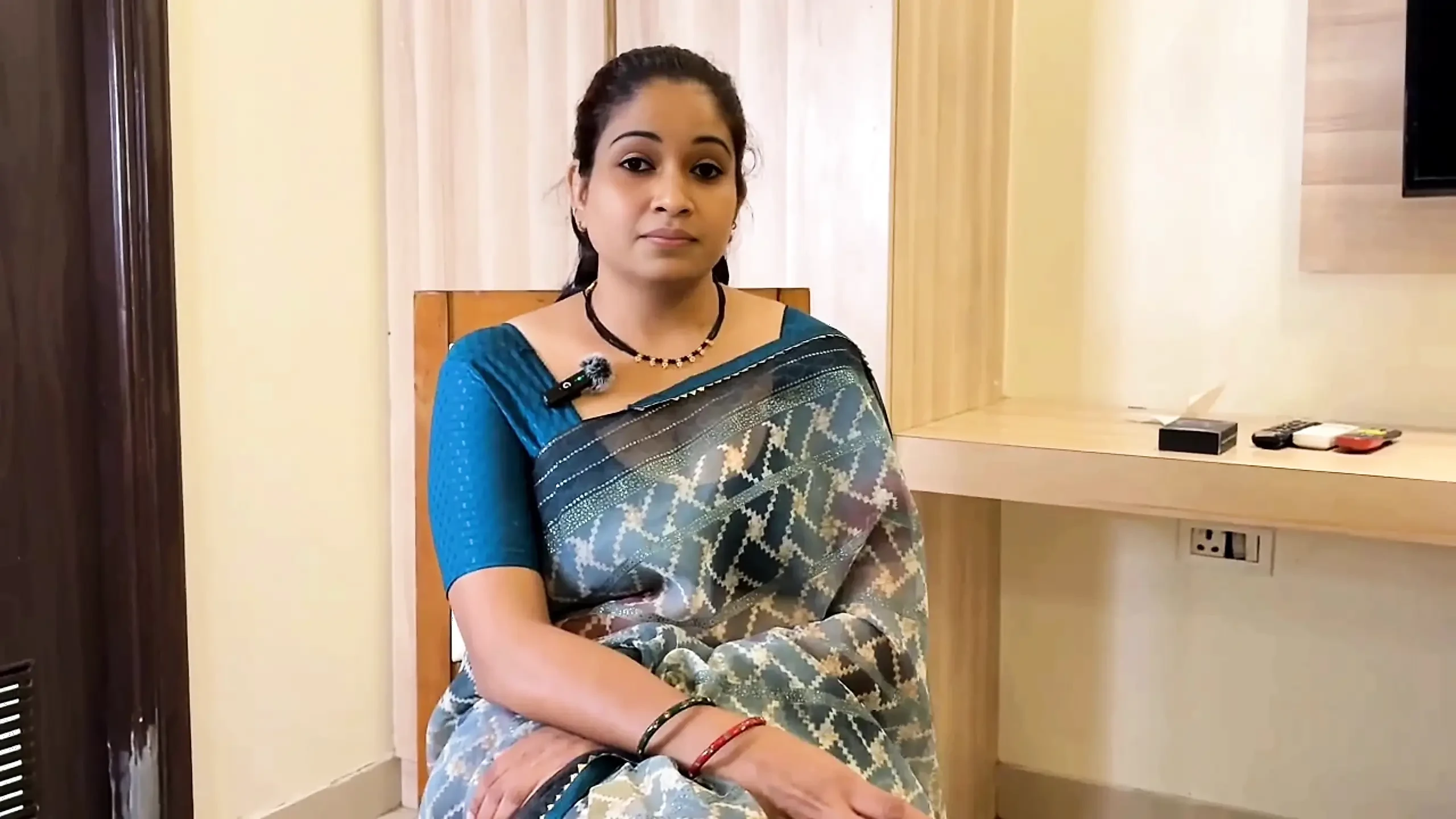 Video rekaman seks tante seksi india di flat baru ngasih hadiah sama tetangganya devar ji, video xxx pertama kali audio bahasa india