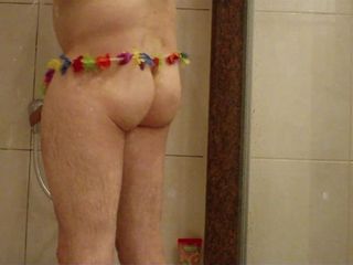 Schatzy enjoys himself while taking a shower with cumshot