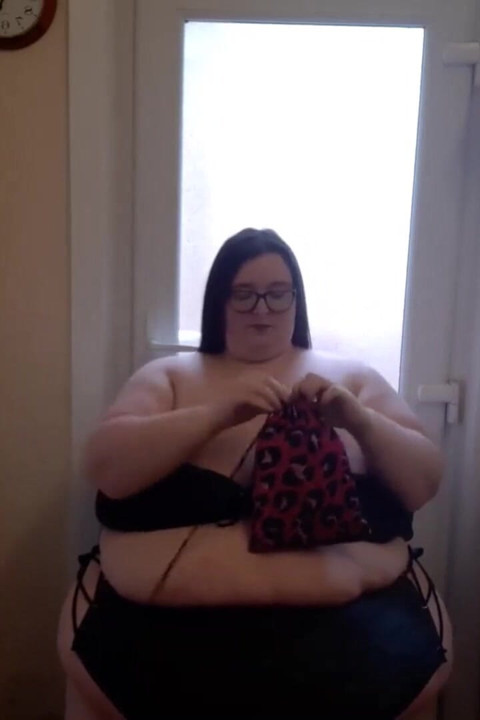 SSBBW tries on new bikinis fat belly ass