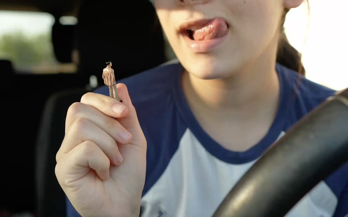 Giantess nhập vai trong xe hơi