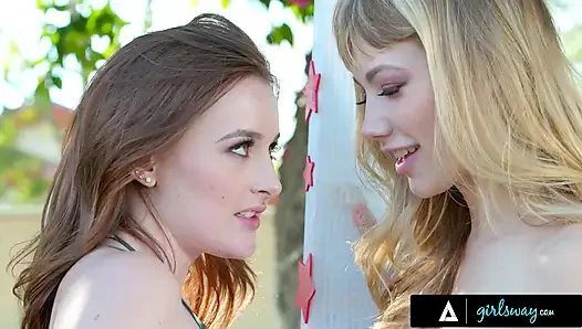 Girlsway - si seksi danni rivers lagi asik jilat dan fingering ivy wolfe sambil ciuman sama pelanggannya untuk amal