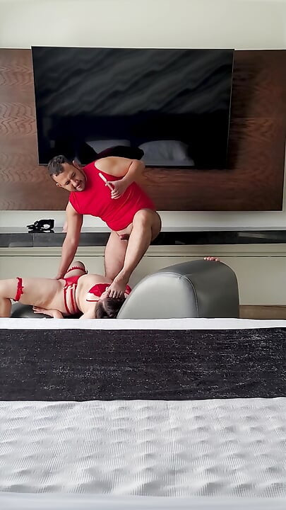 Penetração dura de uma escrava sexual submissa (vídeo multicam no perfil)