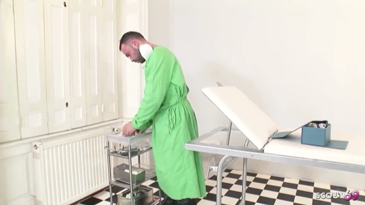 MILf yoha bekommt ihre muschi von einem arzt gepumpt und wird hart anal gefickt