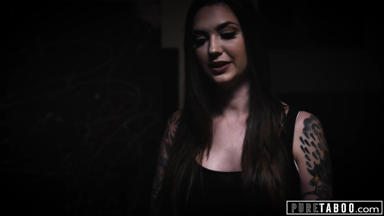 純粋なタブー、セクシートランスガールが悲しみの男をやる