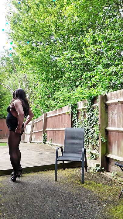 Crossdresser kellycd2022 in black seamless pantyhose and heels