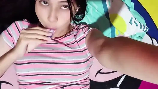 Üvey anne üvey oğluyla aynı yatağı paylaşıyor: yaramaz gece eğlencesi! (gerçek ev yapımı)