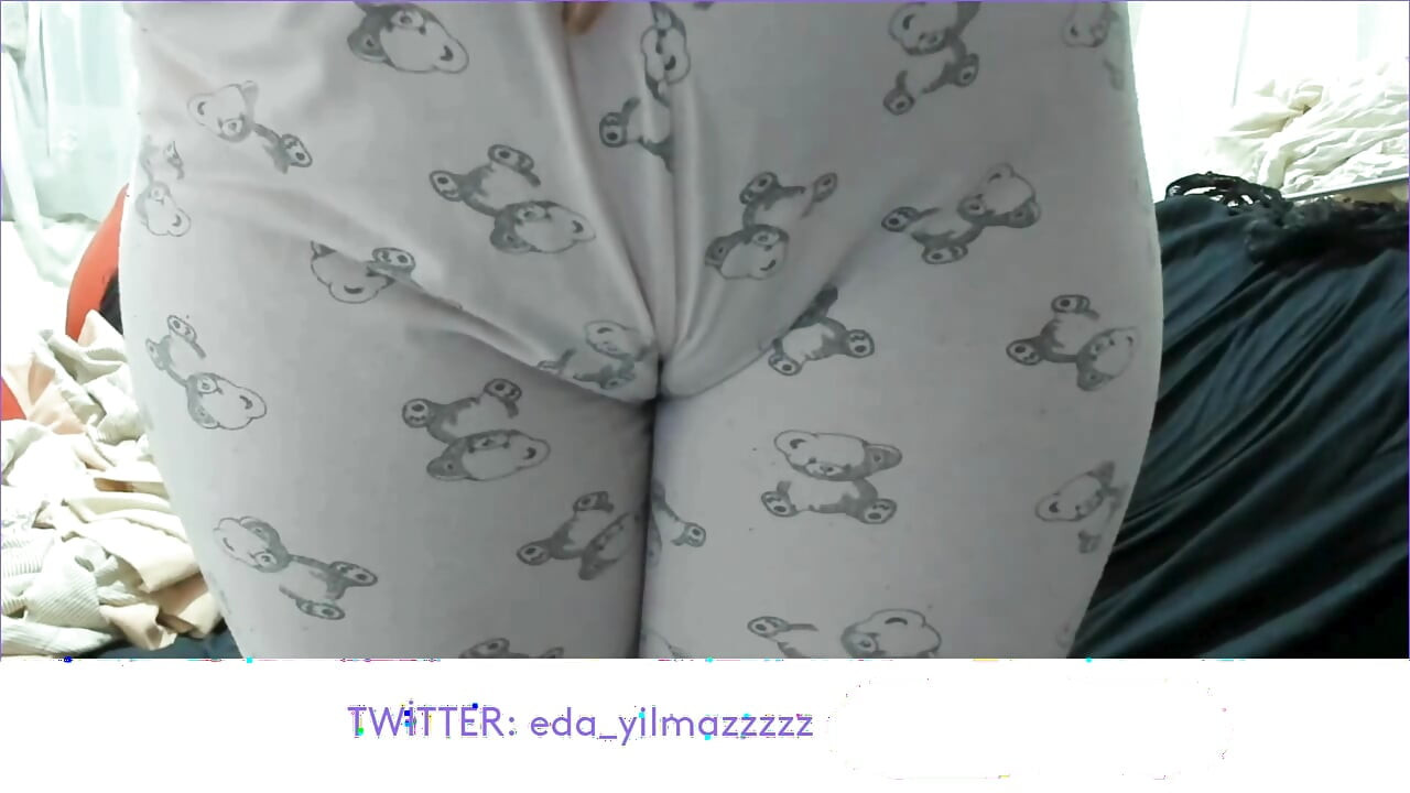 CAMELTOE- MASTURBATION IN PAJAMAS- PUFFED PUSSY- SWOLLEN PUSSY- TURKISH PORN