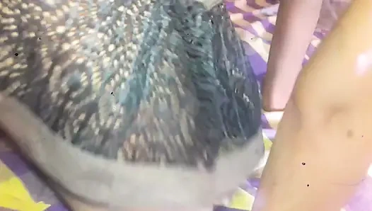 Ibu tiri nyepong sambil pakai gaun pesta