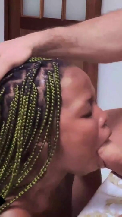 หีสาวผิวดําตัวเล็กตูดใหญ่ 18 ปีโดนขย่มอย่างแรงหลังโดนเย็ดคอลึกเลอะเทอะ | คลิป 1