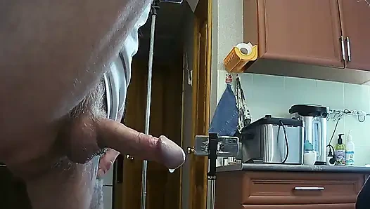 Kız arkadaşımı mutfakta ağzından sikiyorum ve boşalıyorum