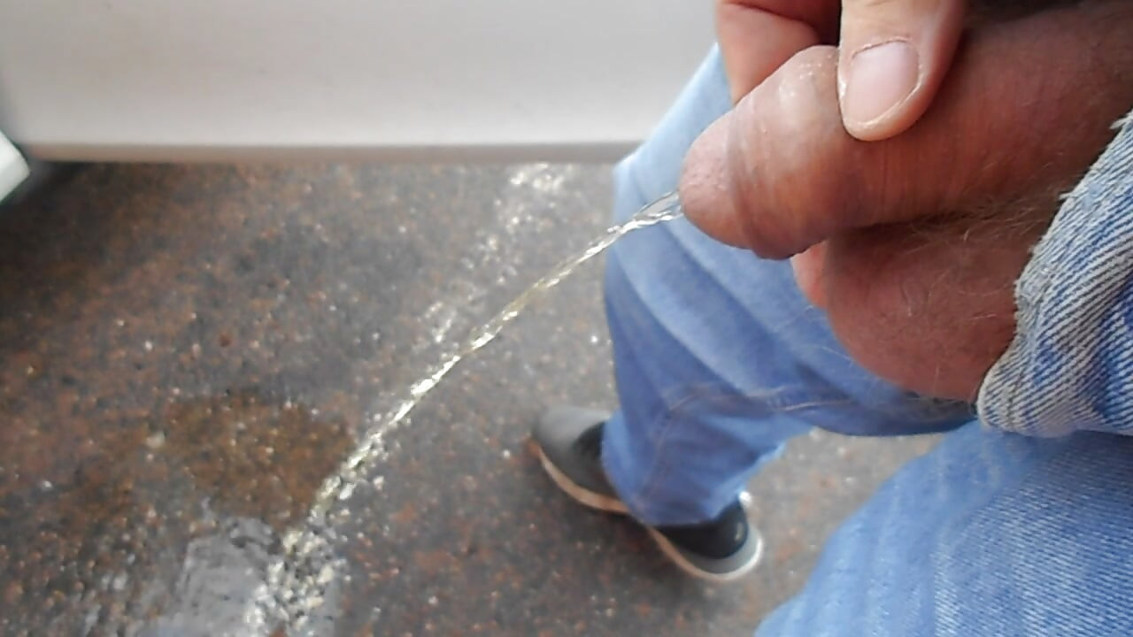 กูฉี่ในที่สาธารณะ