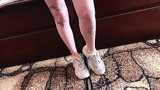 О, тебе нравятся мои ступни? Тогда посмотри на них