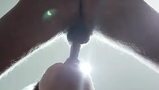 Yarak emiyor ve ağzıma boşalıyorum