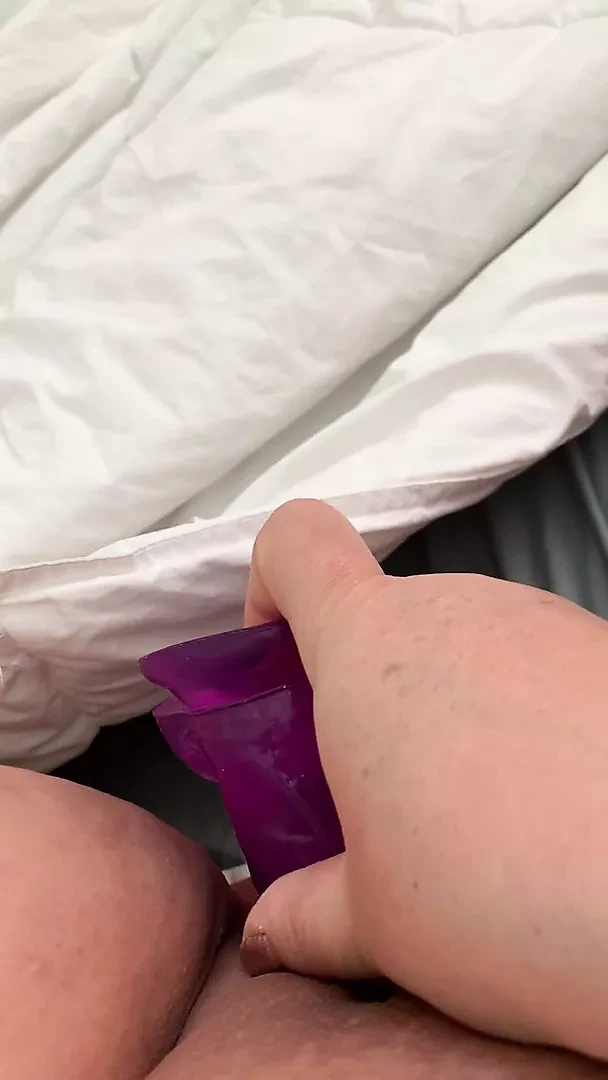 Squirting 4 times on my dildo