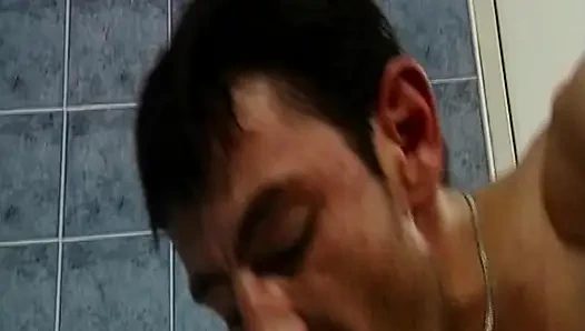 Reife Mama Lutscht Schwanz Und Spreizt Die Beine Weit